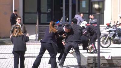 Bursa’da üniversite kampüsünde polis ekiplerine kavgalı sürpriz