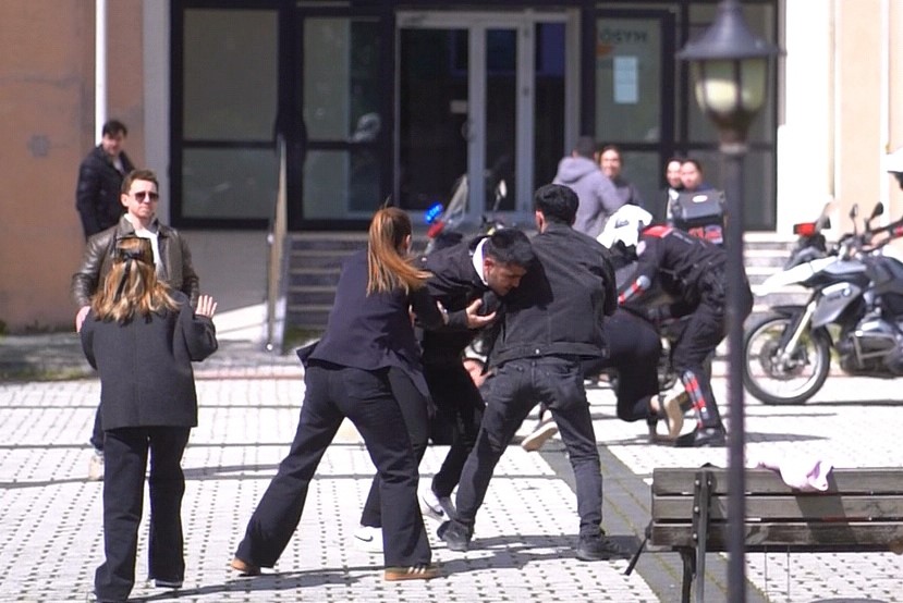 Bursa’da üniversite kampüsünde polis ekiplerine kavgalı sürpriz