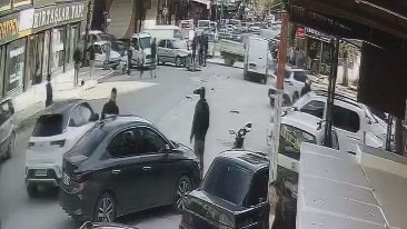 Bursa’da feci kaza! Otomobil ile motosiklet çarpıştı, 2 kişi yaralandı