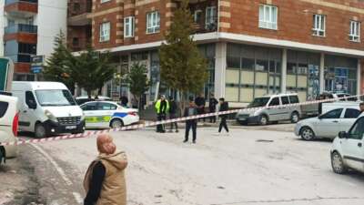 Temel kazısı sırasında doğalgaz boru hattı delindi