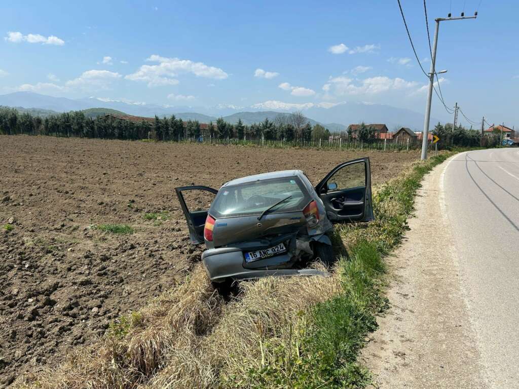 Bursa’da otomobil tarlaya uçtu: 1 yaralı