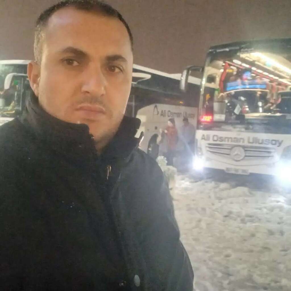 Boşanma aşamasındaki eşini vurup intihar etti