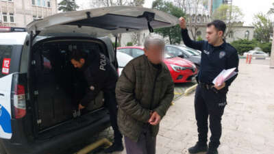 Yaşlı adam parkta oturan kızı taciz etti, gözaltına alındı