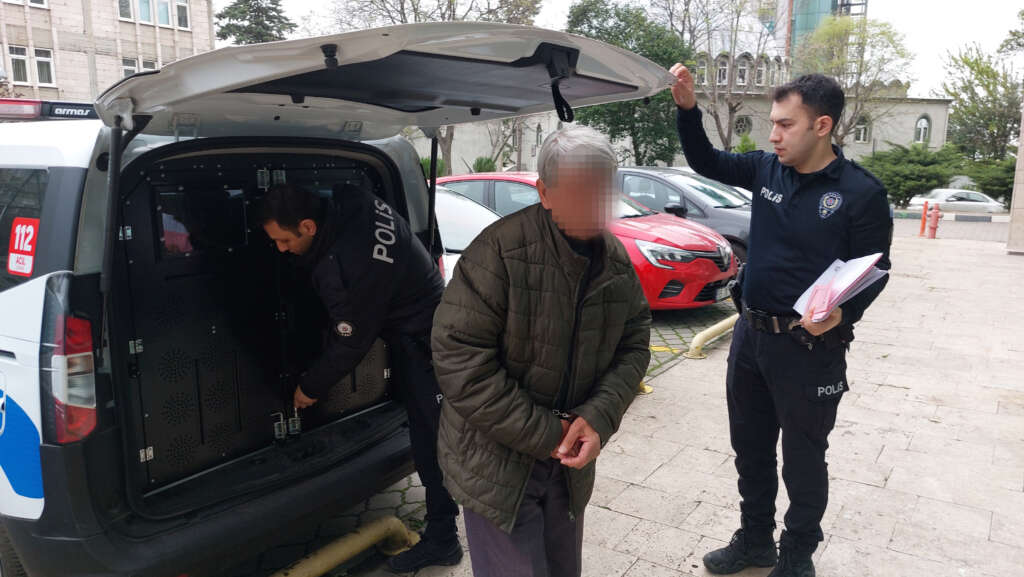 Yaşlı adam parkta oturan kızı taciz etti, gözaltına alındı
