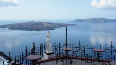 Santorini’de gergin bekleyiş: “Ada sulara gömülebilir”