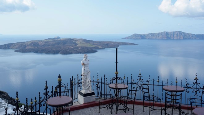 Santorini’de gergin bekleyiş: “Ada sulara gömülebilir”