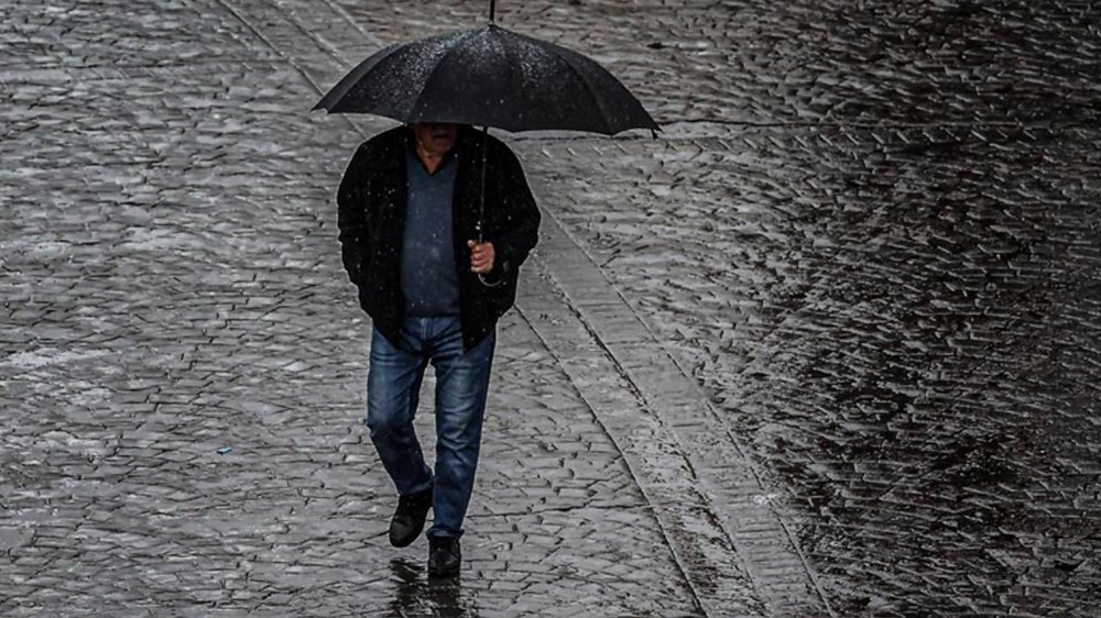 Meteoroloji 20 il için uyardı: Sıcaklık düşüyor, sağanak yağış geliyor