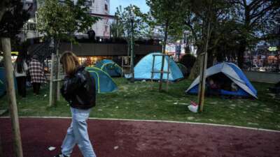 İstanbullular geceyi parkta kurdukları çadırlarda geçiriyor