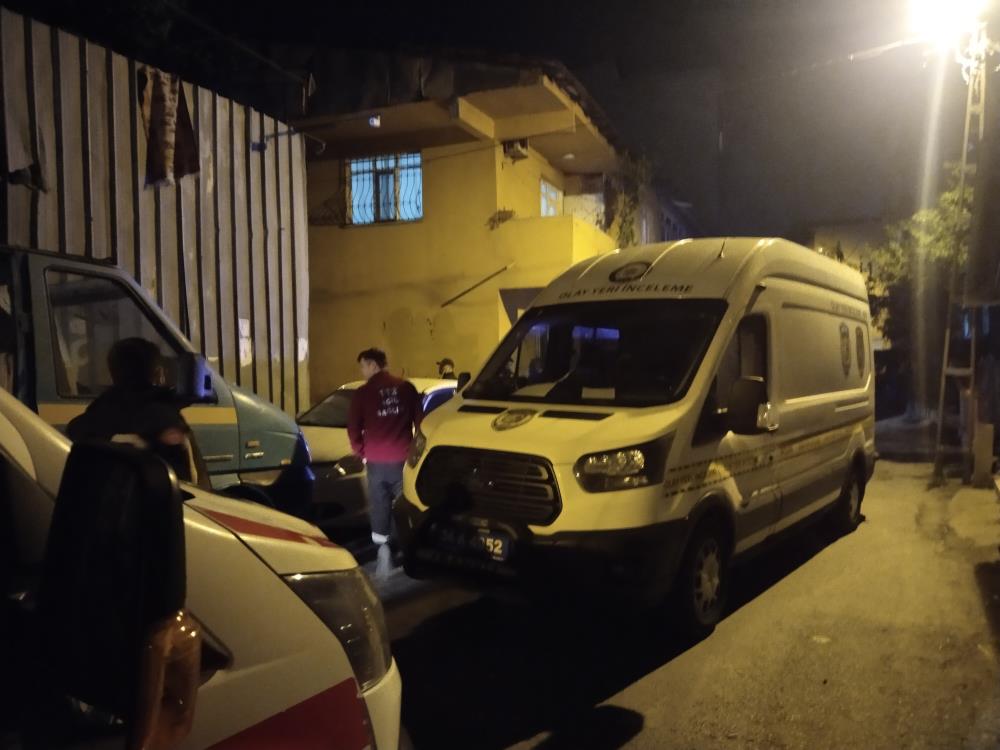 İstanbul’da bir kadın silahla başından vurulmuş halde bulundu İstanbul’da bir kadın silahla başından vurulmuş halde bulundu