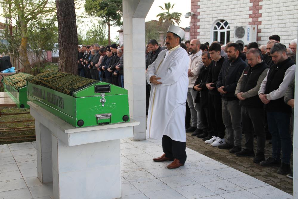 Kazada hayatını kaybeden baba-oğul toprağa verildi