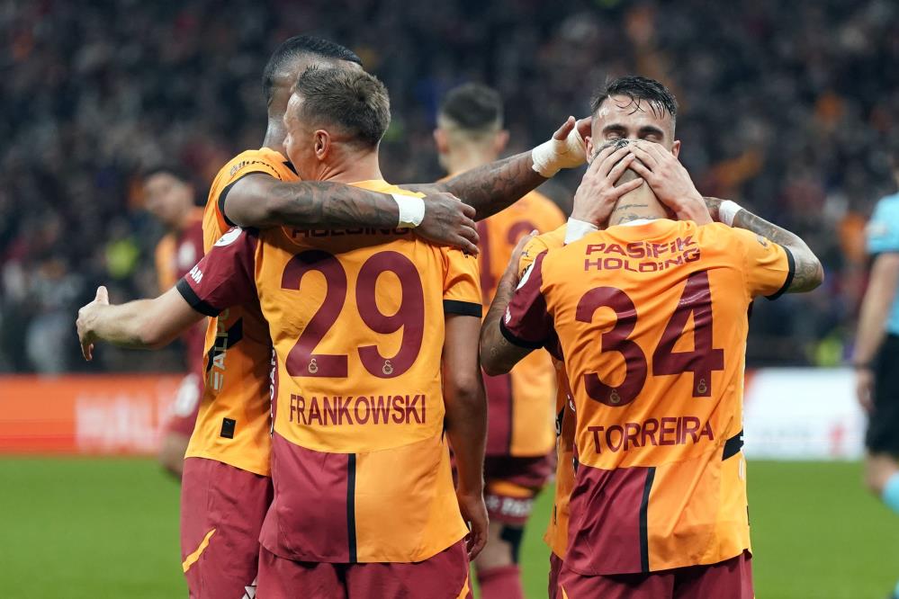 Galatasaray evinde yenilmezliğini 15’e çıkardı