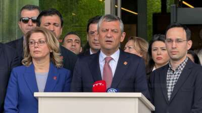 CHP Genel Başkanı Özel, Sırrı Süreyya Önder’i hastanede ziyaret etti