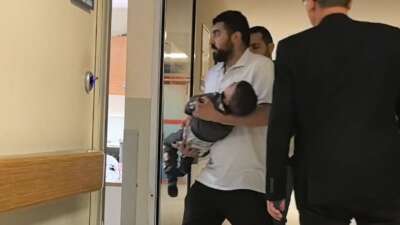 Bursa’da balkondan düşen çocuk ağır yaralandı