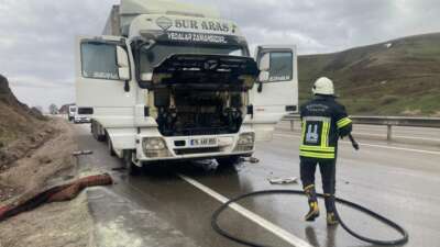 Seyir halindeki TIR’da yangın çıktı