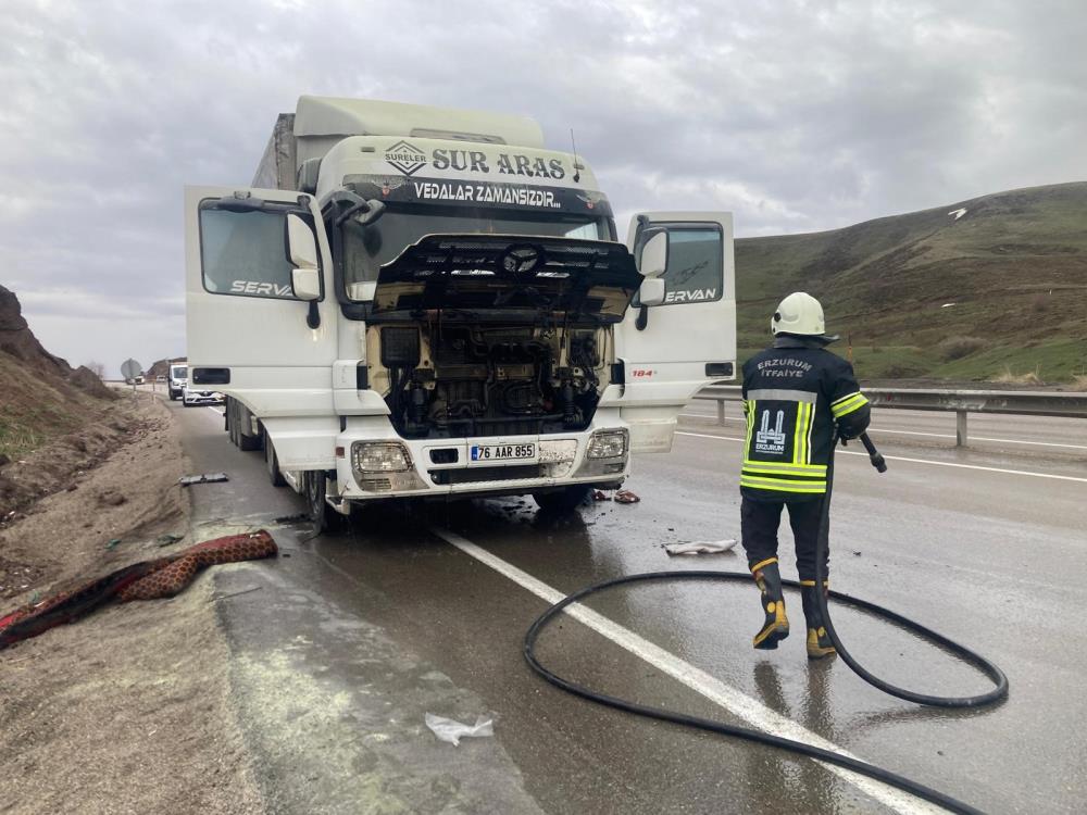 Seyir halindeki TIR’da yangın çıktı