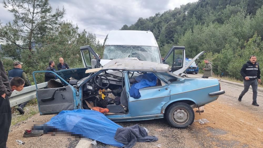 Katliam gibi kaza: 5 ölü, 7 yaralı
