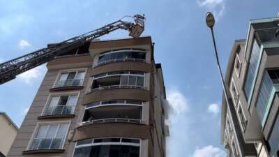 Bursa’da panik dolu anlar! 5 katlı binada yangın