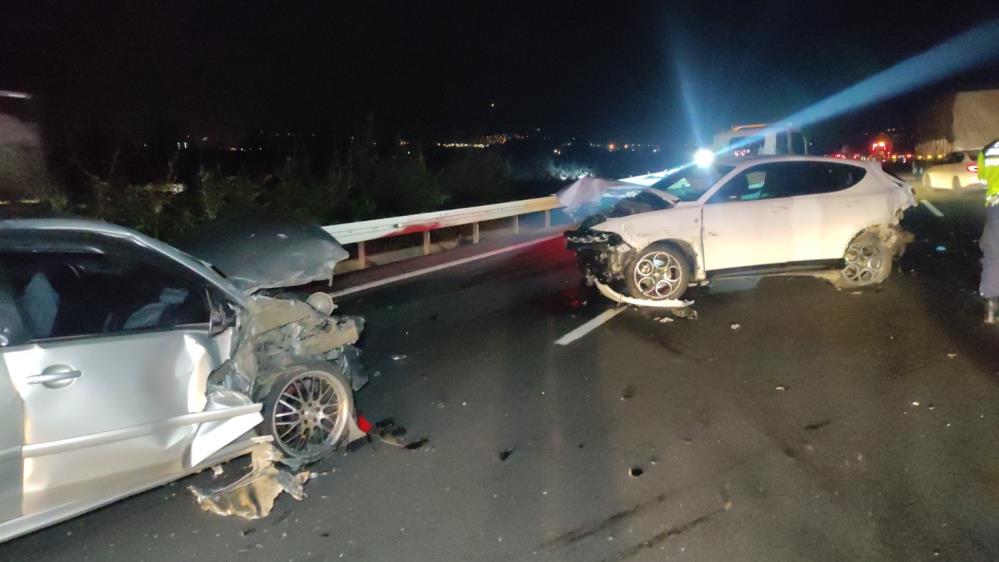 Bursa’da otoyolda 4 araç çarpıştı: 1 ölü, 7 yaralı