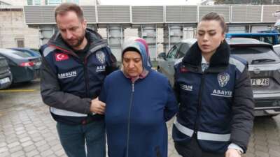 Öğretmen kızını boğarak öldüren anne banyoda bileğini keserek intihar süsü verdi