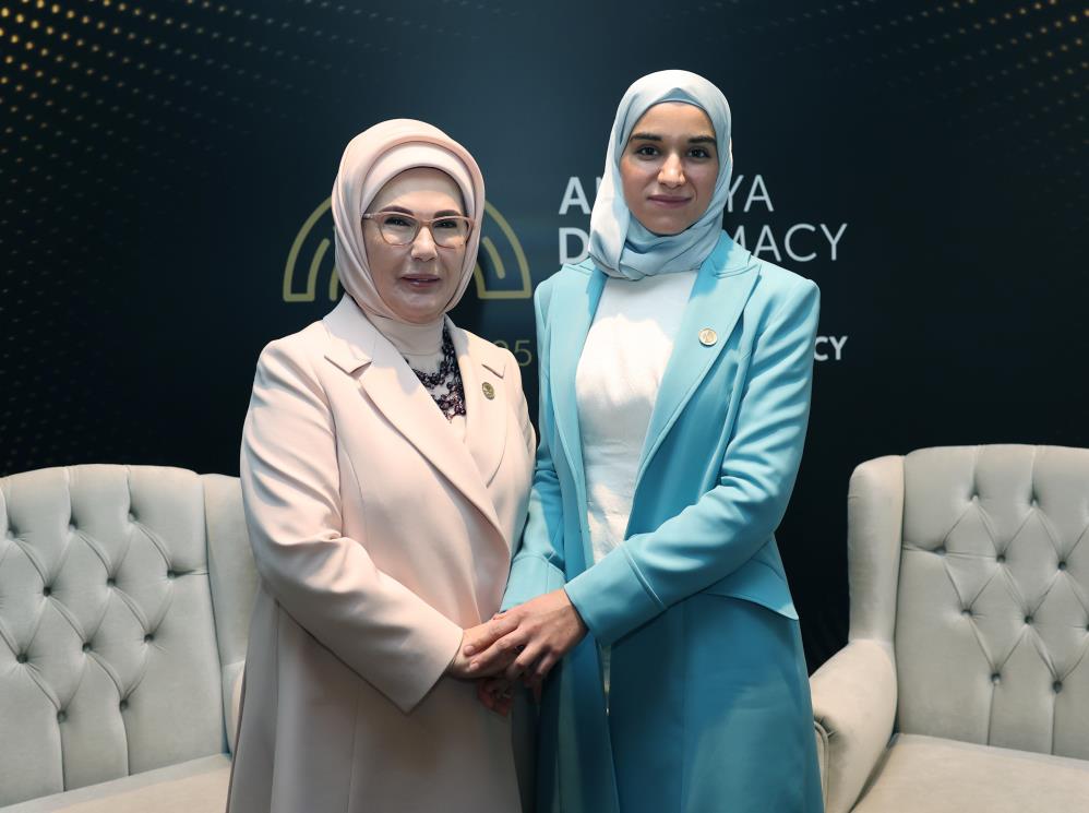 Emine Erdoğan, Suriye Cumhurbaşkanının eşi Latife El Durubi ile görüştü