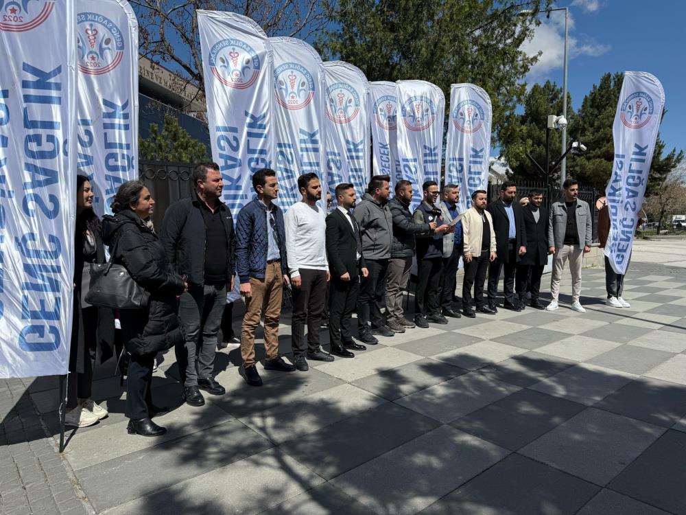Atanamayan sağlıkçılardan Hazine ve Maliye Bakanlığı önünde açıklama