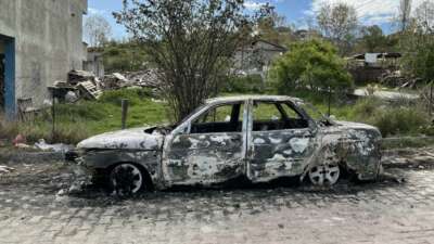 Otomobilini küle dönmüş halde buldu