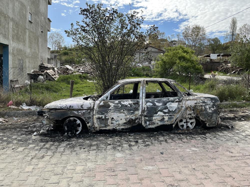 Otomobilini küle dönmüş halde buldu