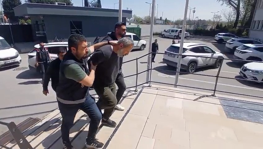 Bursa’da 52 suç kaydı vardı, 33 suçtan 20 yıl hapis cezasıyla aranıyordu…Yakalandı