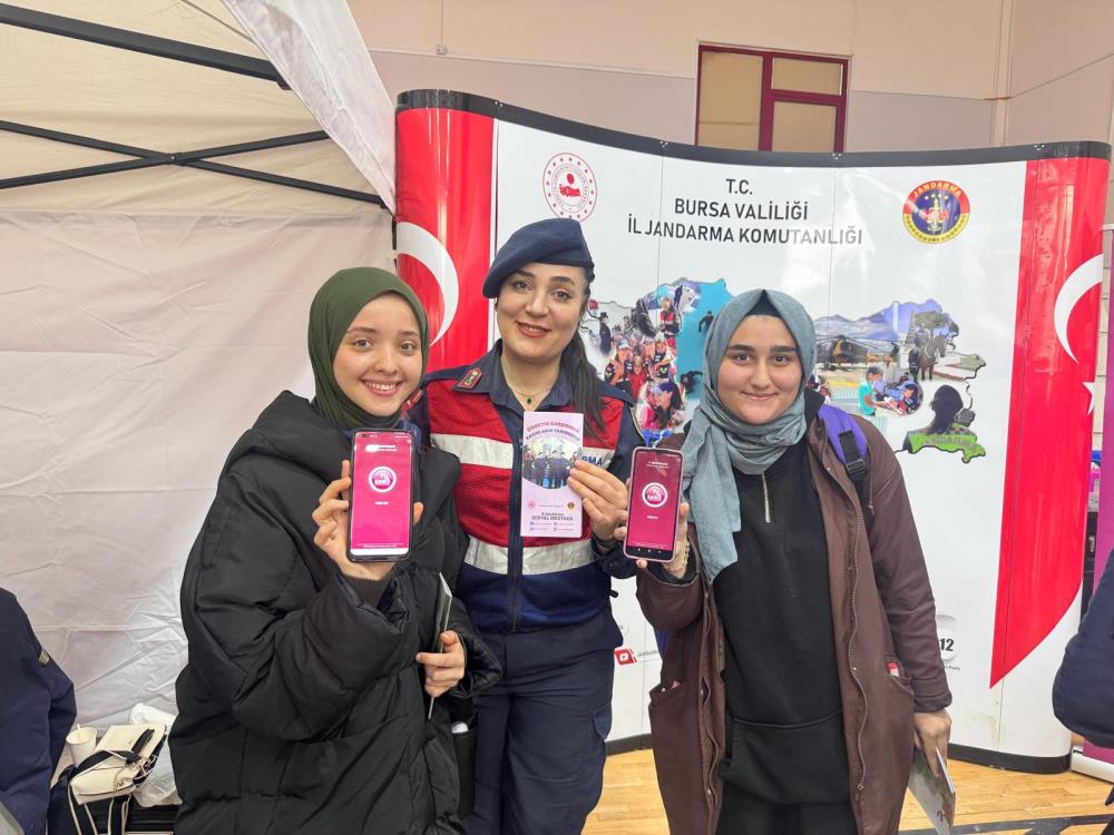 Bursa’da jandarma, gençlere KADES ve şiddete karşı mücadele eğitimi verdi