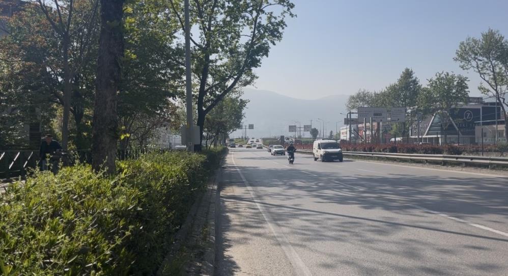 Bursa’da aydınlatma direğine çarpan motosiklet sürücüsü hayatını kaybetti