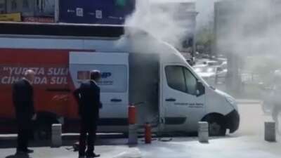 Bursa’da CHP seçim aracı alev alev yandı