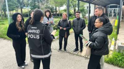 Bursa polisi vatandaşları bilgilendirdi