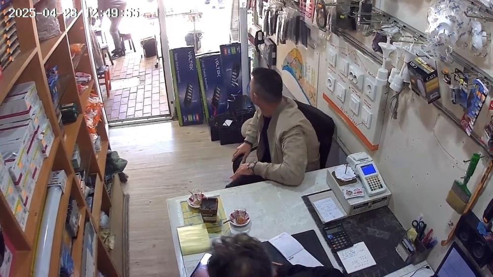 Deprem Bursa’da da hissedildi! Panik anları güvenlik kamerasında
