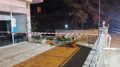 Kadıköy’de balkon çöktü, bina tedbiren boşaltıldı