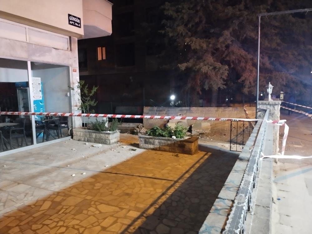 Kadıköy’de balkon çöktü, bina tedbiren boşaltıldı Kadıköy’de balkon çöktü, bina tedbiren boşaltıldı