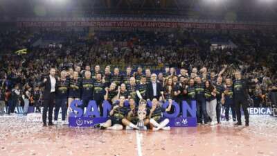 AXA Sigorta Kadınlar Kupa Voley’de kazanan Fenerbahçe
