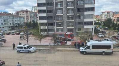 Başkentte facianın önüne geçildi: Park halindeki araç alev alev yandı