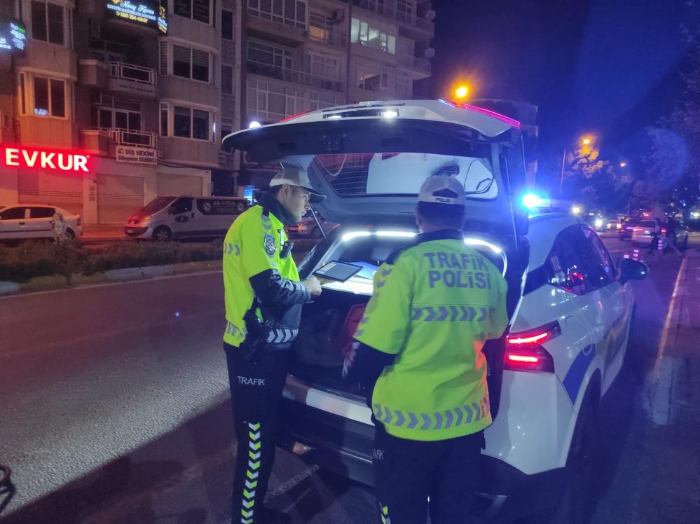 Trafik ekiplerinden ‘reflektör’ denetimi