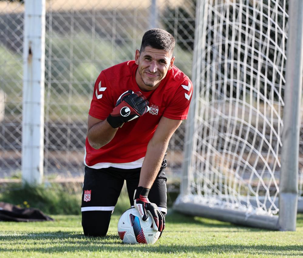 Sivasspor’da kaleci Djordje Nikolic sakatlandı
