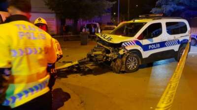 Bursa’da polis aracının da karıştığı zincirleme kaza: 2 polis yaralı
