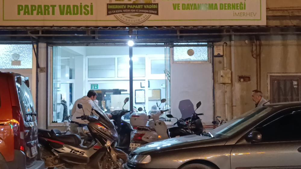 Bursa’da lokaldeki kavgada kan aktı!