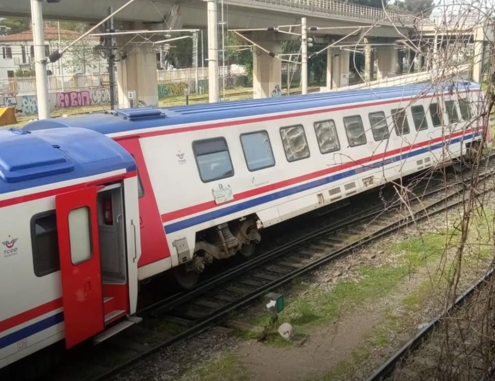 İzmir’de vagon raydan çıktı
