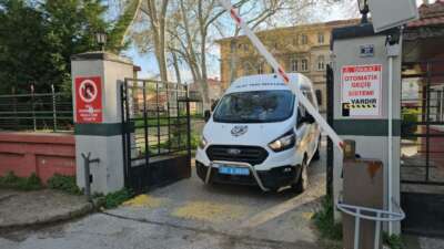 Küçük kız çocuğu okul bahçesinde ölü bulundu