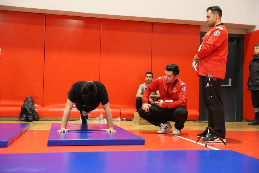 Bursa’da itfaiye eri olabilmek için ter döktüler