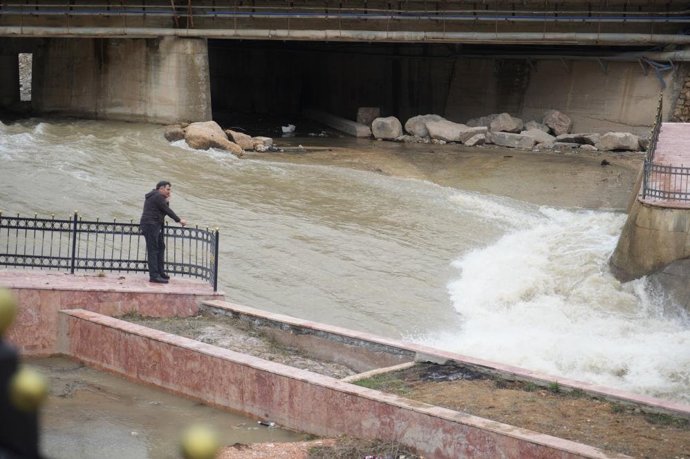 Çoruh Nehri’nin su seviyesi karların erimesiyle 2 katına çıktı