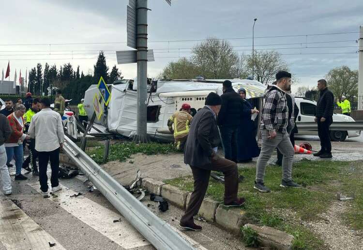 Bursa’da feci kaza: Çok sayıda yaralı var!