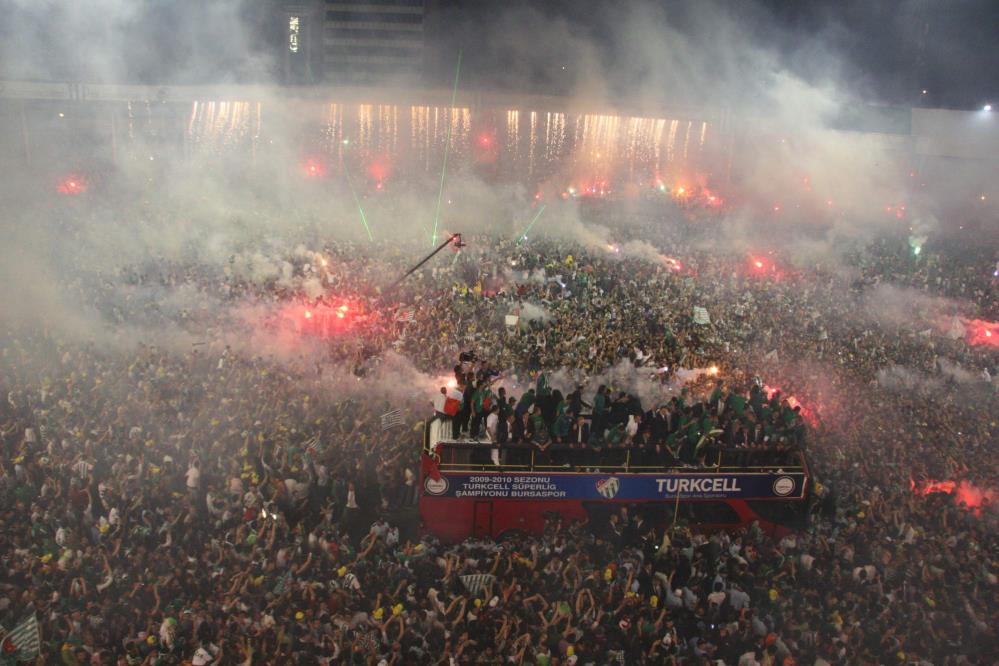 Bursasporlu taraftarlar Süper Lig şampiyonluğunu hatırladı