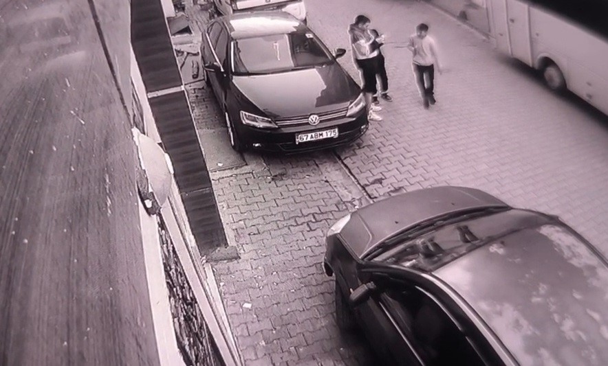 Elinde torpil patlayan çocuk ağır yaralandı