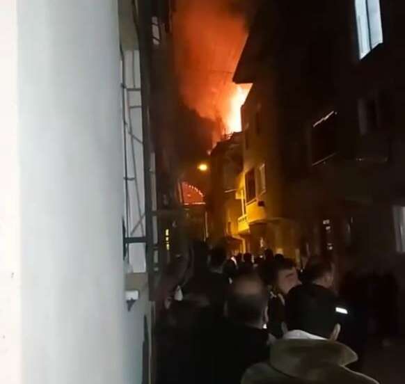 Bursa’da geceyi alevler aydınlattı!