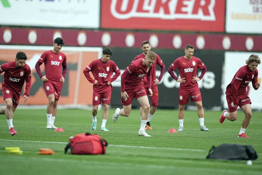Galatasaray, Samsunspor maçı hazırlıklarına ara vermeden başladı